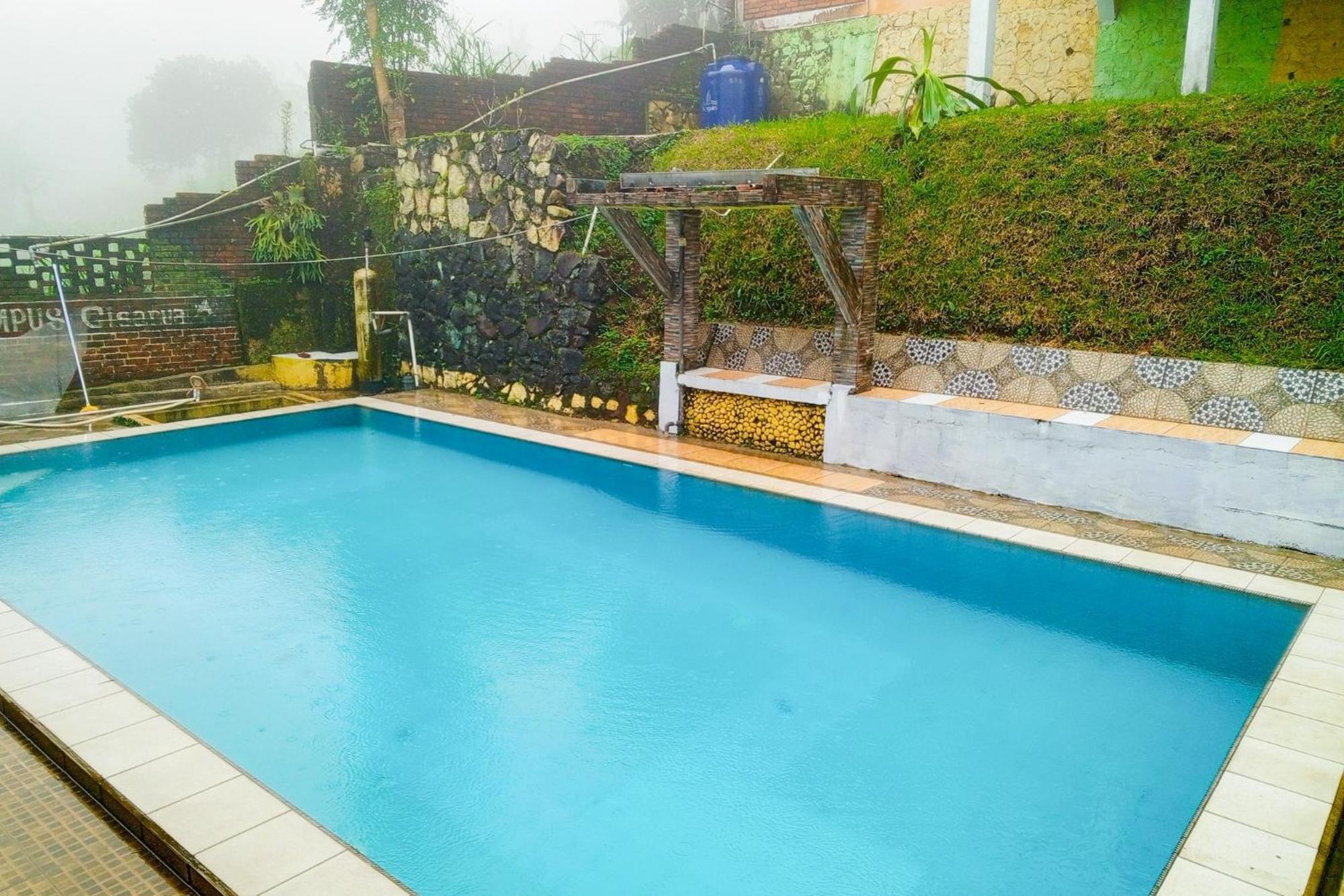 Villa Kampus Near Taman Safari Cisarua Puncak Redpartner Bogor Ngoại thất bức ảnh