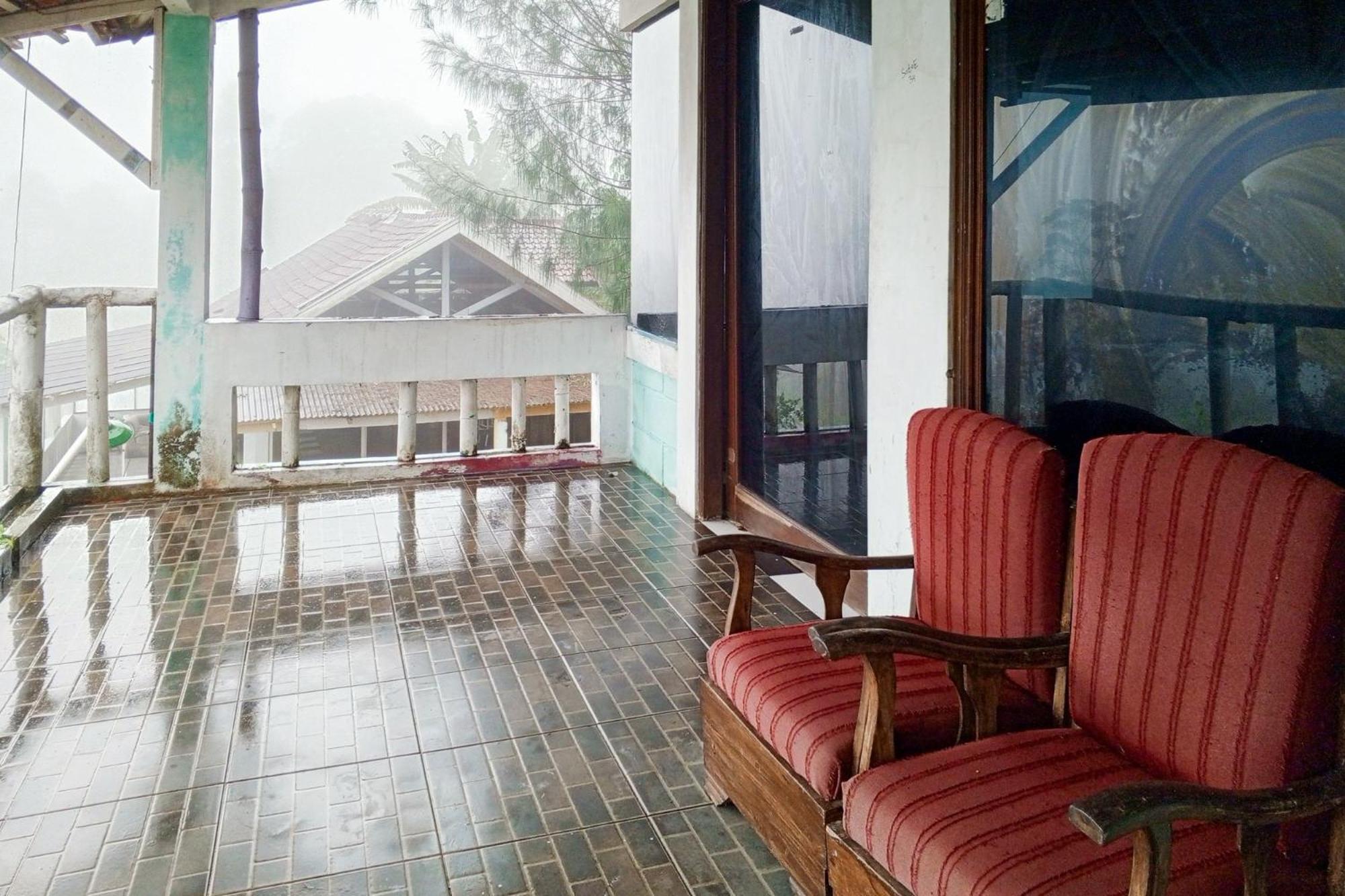 Villa Kampus Near Taman Safari Cisarua Puncak Redpartner Bogor Ngoại thất bức ảnh