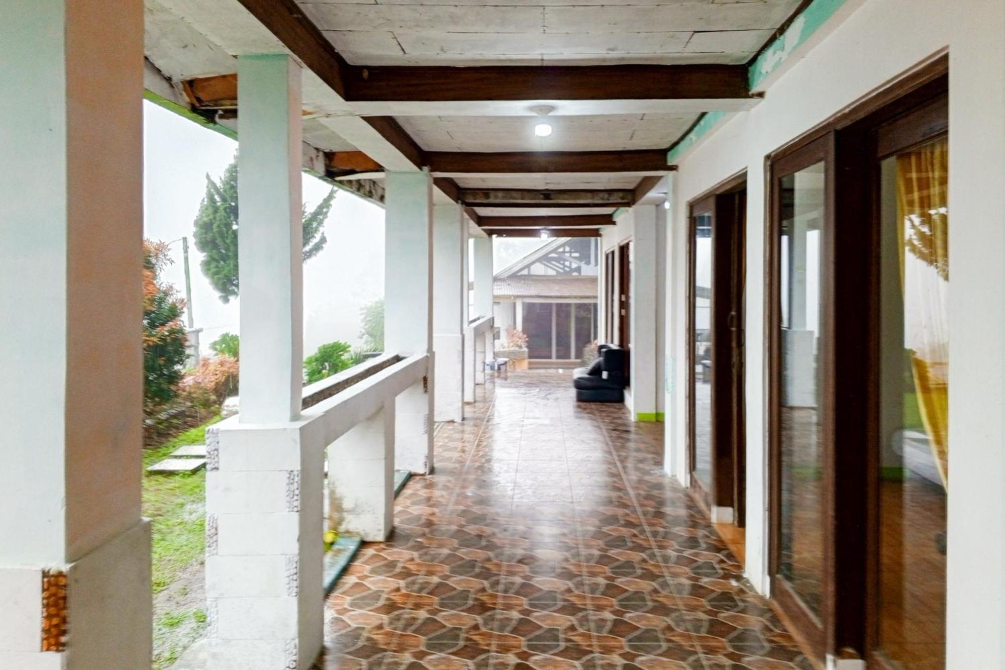 Villa Kampus Near Taman Safari Cisarua Puncak Redpartner Bogor Ngoại thất bức ảnh
