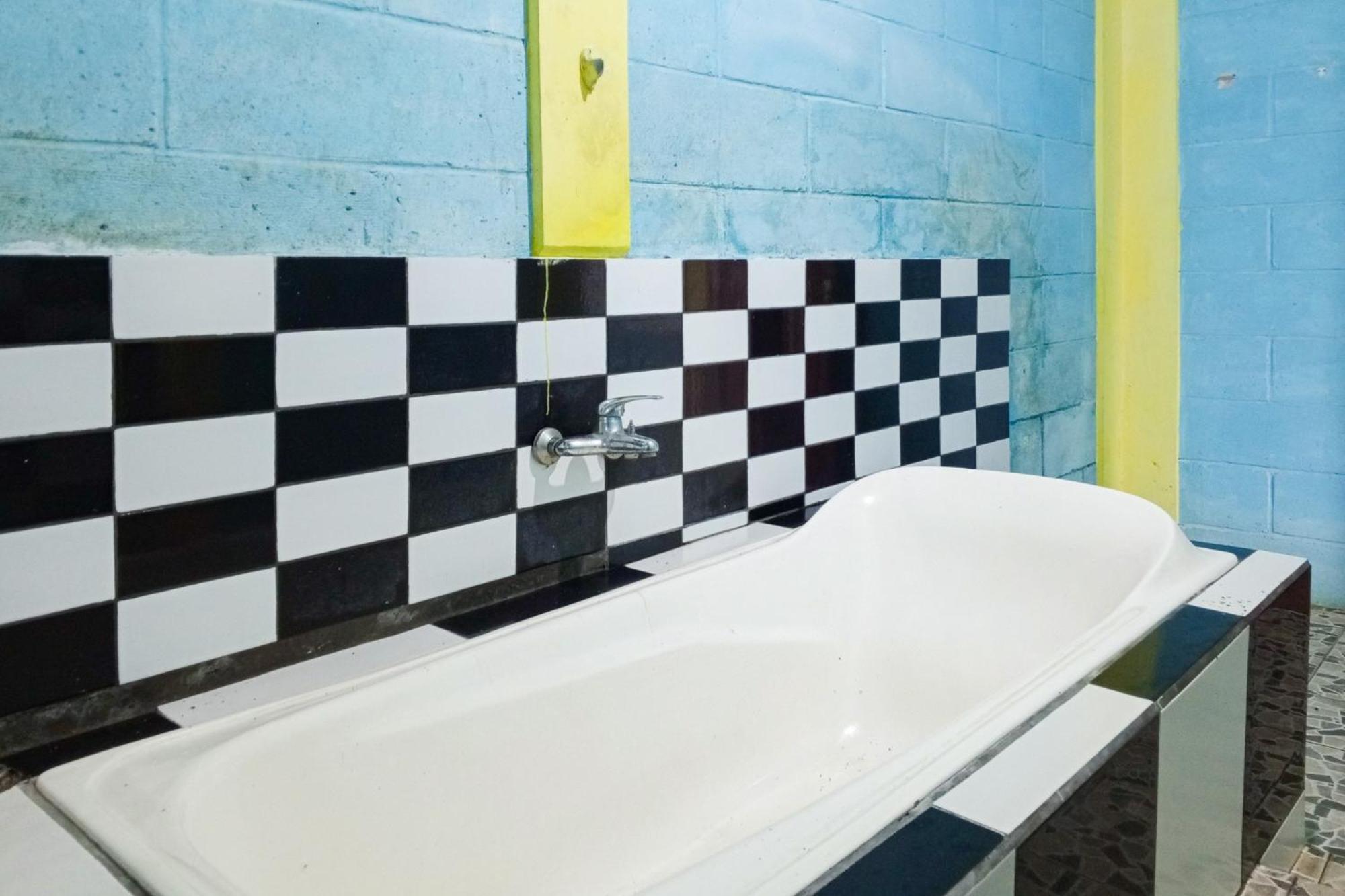 Villa Kampus Near Taman Safari Cisarua Puncak Redpartner Bogor Ngoại thất bức ảnh