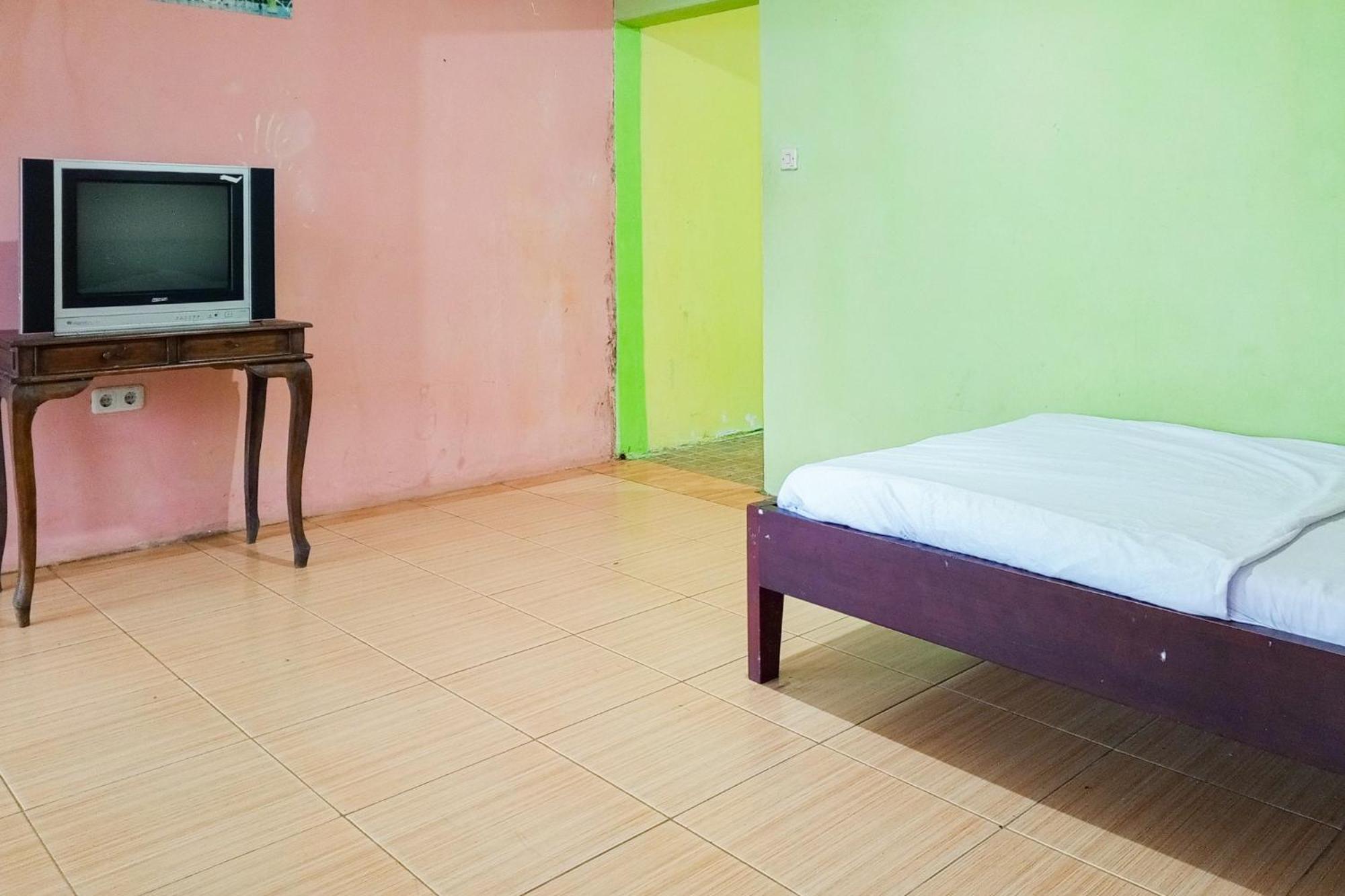 Villa Kampus Near Taman Safari Cisarua Puncak Redpartner Bogor Ngoại thất bức ảnh