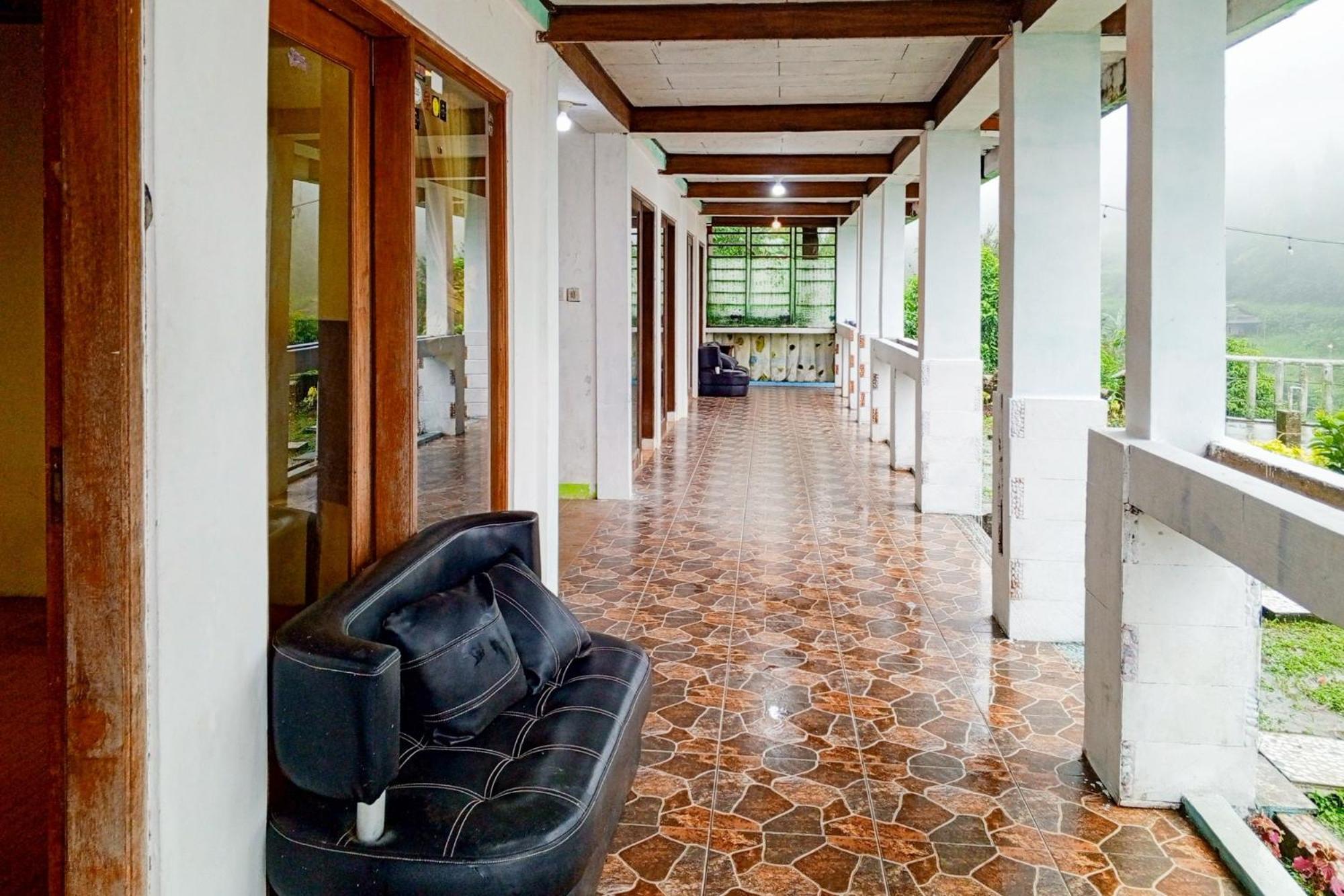 Villa Kampus Near Taman Safari Cisarua Puncak Redpartner Bogor Ngoại thất bức ảnh